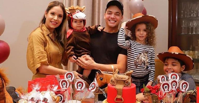 Wesley Safadão encanta ao levar os filhos para conhecer o palco