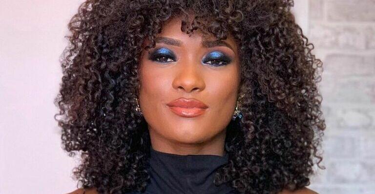 Radicalizou! Erika Januza dá adeus ao cabelão e corta o cabelo curtinho para próxima novela da Globo