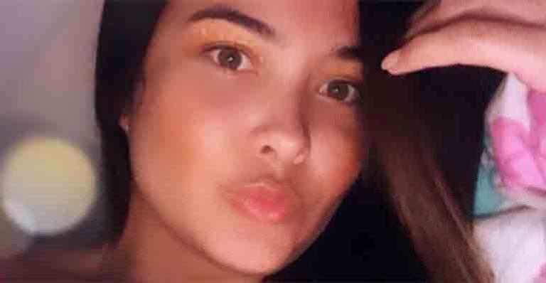 Com decote máximo, Geisy Arruda exibe seios GG e esquenta o clima na web