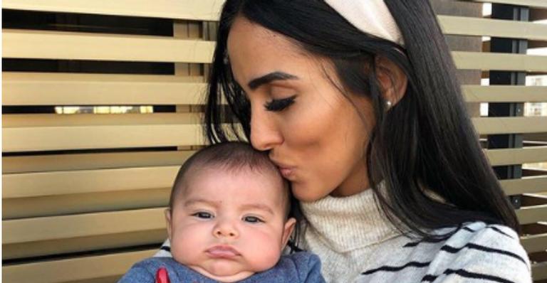 Jade Seba se emociona ao encontrar o filho após uma semana internada