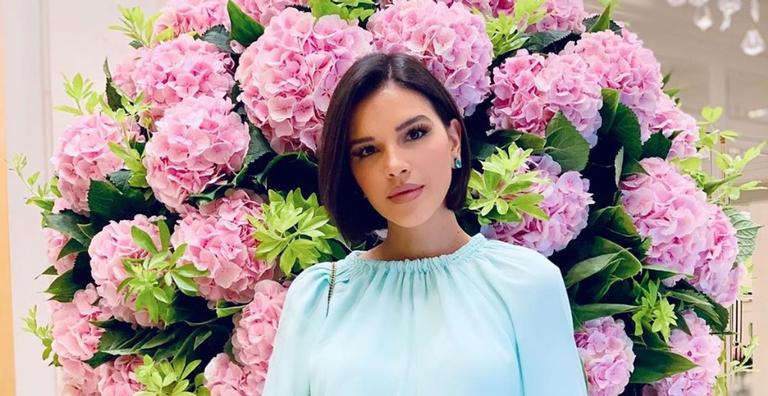 Uau! Em Saint-Tropez, Mariana Rios surge desfilando na praia e atrai olhares: ”Sereia”