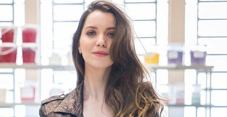 Nathalia Dill mostra Fabiana tomando fábrica e internautas surpreendem com reação: ”Melhor vilã”