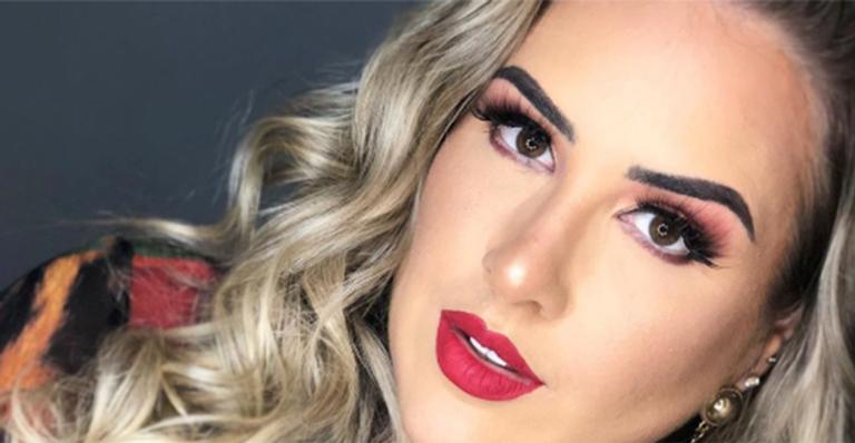 Ex-BBB Patrícia Leitte esquenta o clima com topless picante: ”Acordei plena”