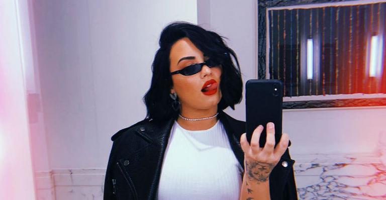 Demi Lovato aparece com elenco de Will And Grace e dispara: ”Time dos sonhos”