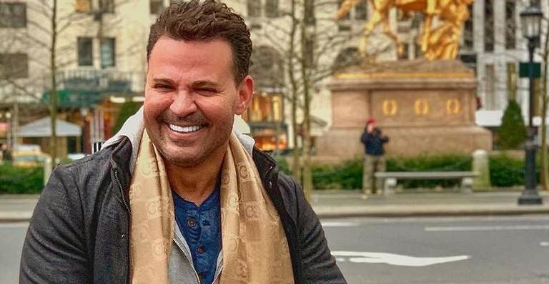 Eduardo Costa revela ter transado com 10 mulheres na mesma noite: ”Passando de quarto em quarto”