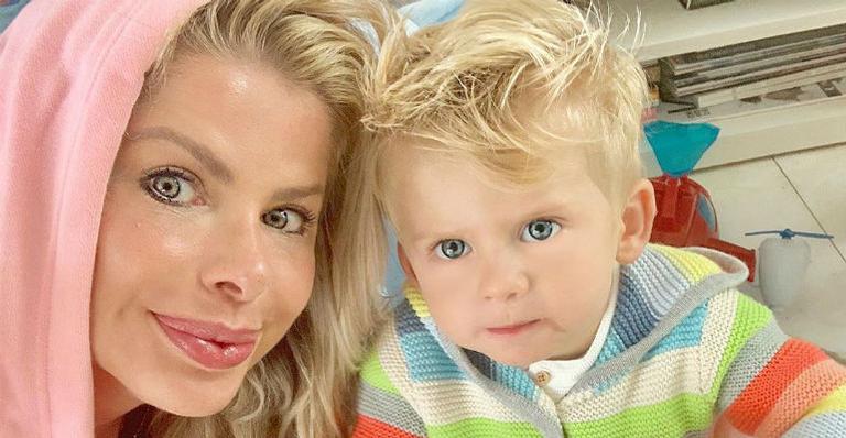 Karina Bacchi compartilha várias momentos ao lado do filho e fãs disparam: ”Parece uma pintura”