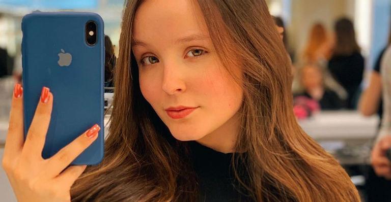 Fofura! Larissa Manoela relembra sua primeira premiação após sete anos