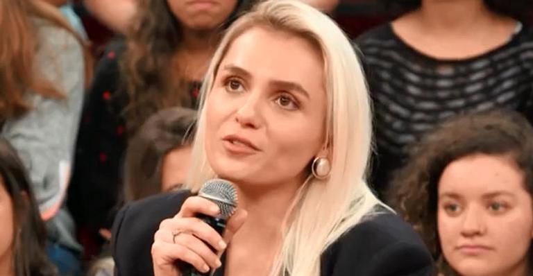 Monica Iozzi se emociona e é flagrada chorando no Rio