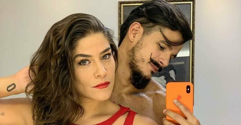 Prestes a casar, Priscila Fantin surge com o rosto avermelhado e revela motivo