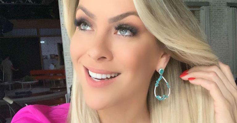 Renata Fan aparece com rosto inchado e cara de choro em publicação de ex-jogador