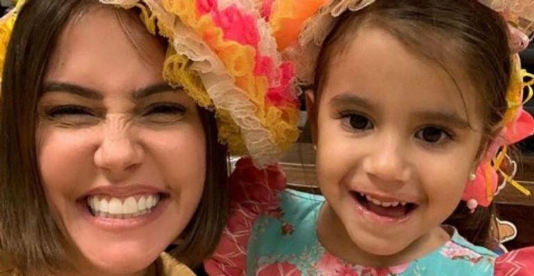 Deborah Secco encanta ao levar a filha para participar de rotina de treinos