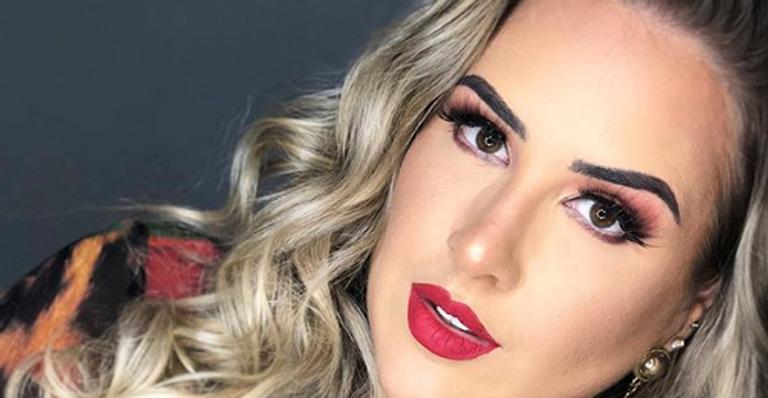 Ex-BBB Patrícia Leitte eleva temperatura em clique de biquíni