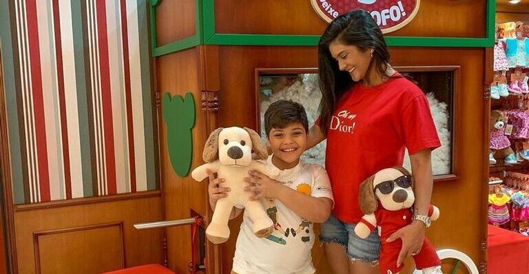 Mileide Mihaile abre a intimidade e mostra momento de diversão com o filho