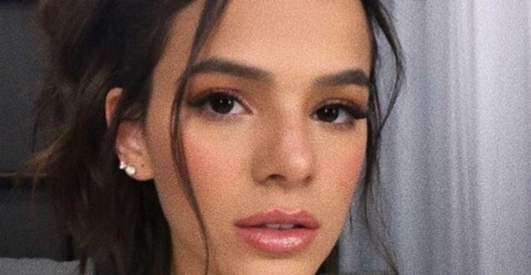Bruna Marquezine encanta seguidores com foto em estufa de flores em Gramado