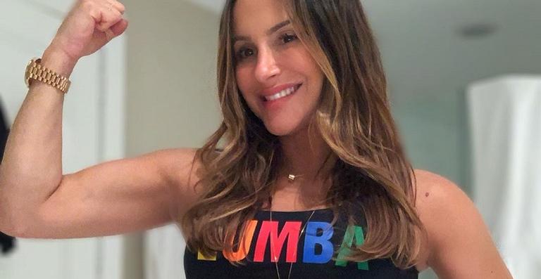 Claudia Leitte posa amamentando Bela e revela seu amor pelos filhos