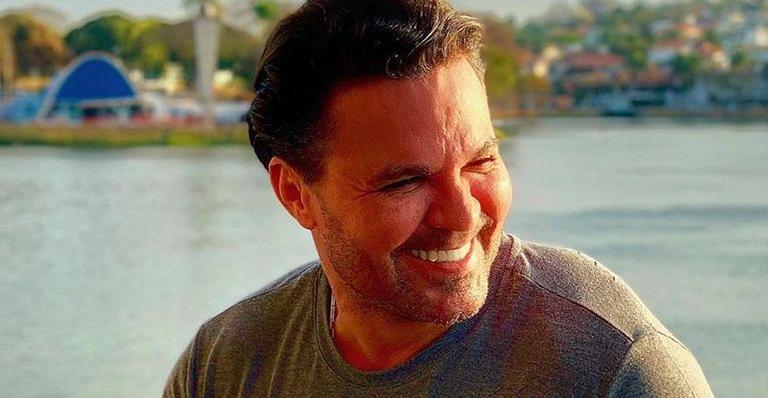 Eduardo Costa expulsa de seu show homem que estava agredindo a companheira e é aplaudido de pé