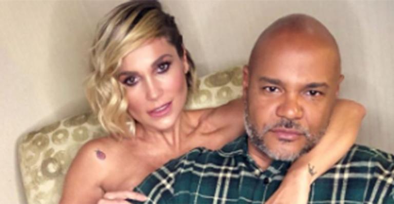 Flávia Alessandra posa completamente nua e esquenta o clima na web