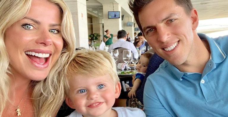 Karina Bacchi encanta a web ao mostrar Enrico dizendo ”eu te amo” pela primeira vez