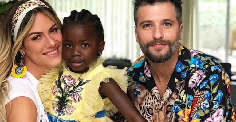 Giovanna Ewbank publica nova foto de Titi e se declara: ”Minha perfeição de Deus”