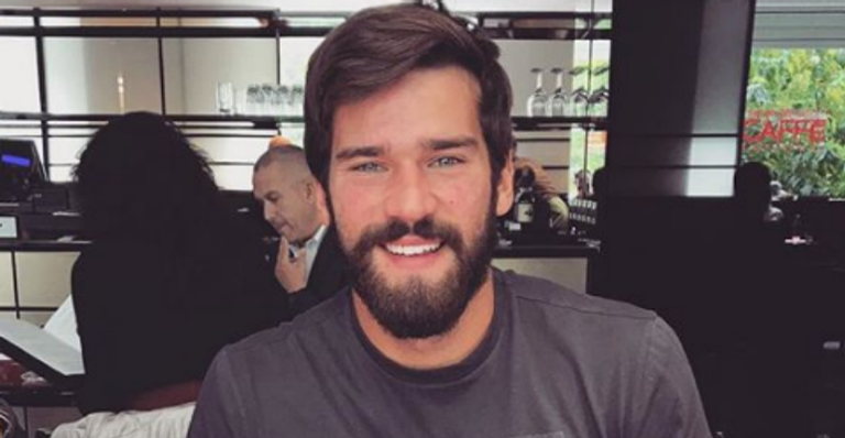 Alisson Becker encanta a web ao compartilhar momento fofo com os filhos