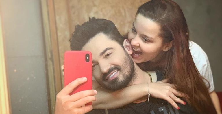 Maiara tenta descobrir senha do celular de Fernando e compartilha na web: ”Peguei tudo”