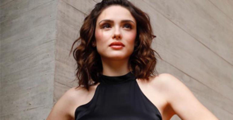 Isabelle Drummond mostra cabelos naturais e pega fãs de surpresa