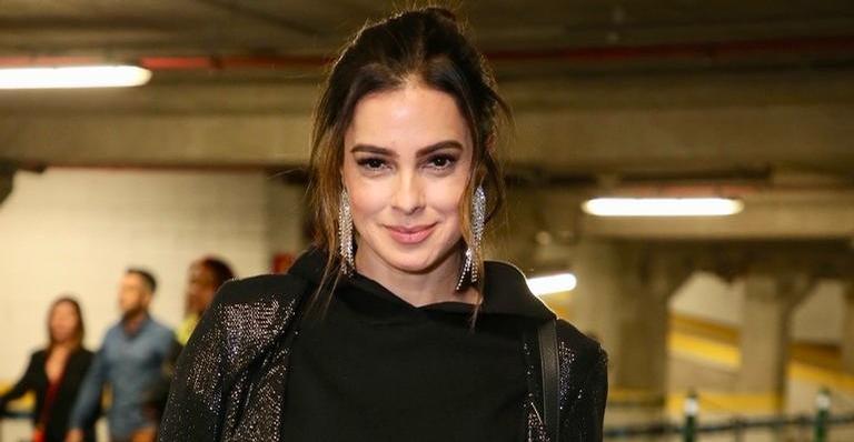 Esposa de Rodrigo Faro exibe cintura extremamente fina e impressiona