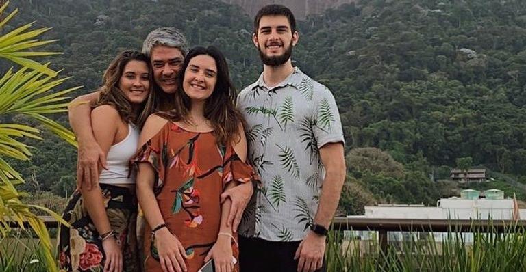 Filhos de William Bonner encantam a web com foto rara