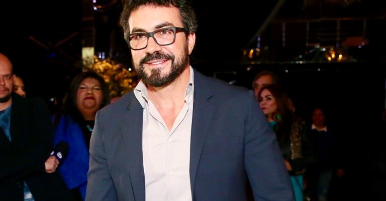 Padre Fábio de Melo é ovacionado pela plateia em show do Roberto Carlos