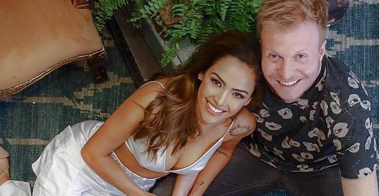 Téo Teló e Gabi Luthai ficam noivos em noite chiquérrima: ”Nas nuvens”