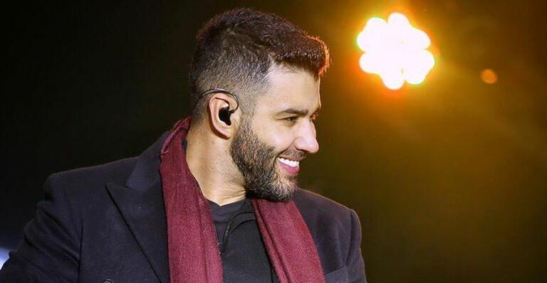Gusttavo Lima se derrete ao ganhar festinha surpresa em comemoração aos seus 30 anos