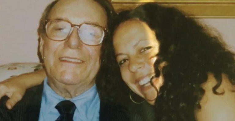 Bebel relembra foto com João Gilberto no dia em que a morte do pai completa 2 meses: ”Saudades”