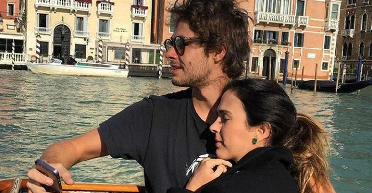 Rafael Vitti posa beijando Tata Werneck e fãs se encantam: ”Feitos um para o outro”
