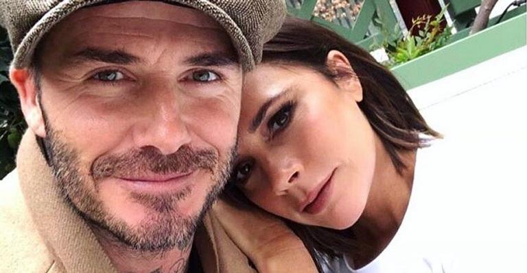 Victoria Beckham mostra posição inusitada de ioga e alfineta: ”Quem disse que eu não consigo?”