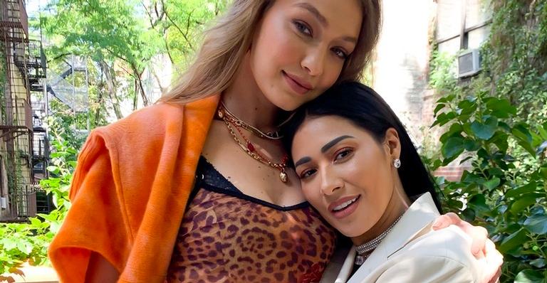 Amigas? Simaria encontra modelo Gigi Hadid em evento da Semana de Moda de Nova York
