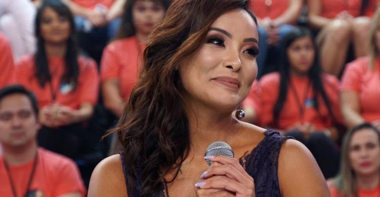 Carol Nakamura volta para o ‘Domingão do Faustão’ como jurada e se emociona: ”Minha segunda casa”