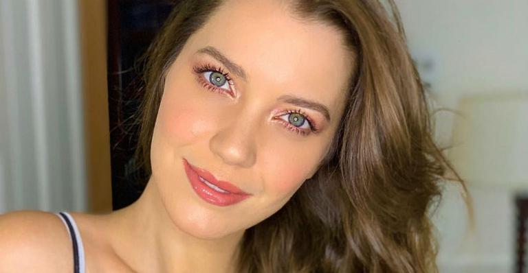 Nathalia Dill compartilha momento de yoga e impressiona fãs com sua flexibilidade