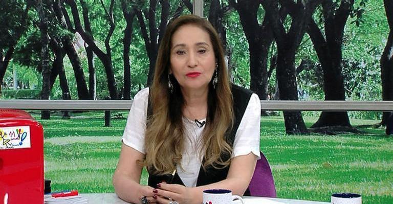 Sonia Abrão tira foto na CNN e deixa internautas intrigados: ”Até você?”