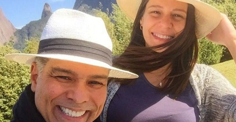 Maurício Mattar posta foto com esposa grávida e encanta: ”Contagem regressiva”