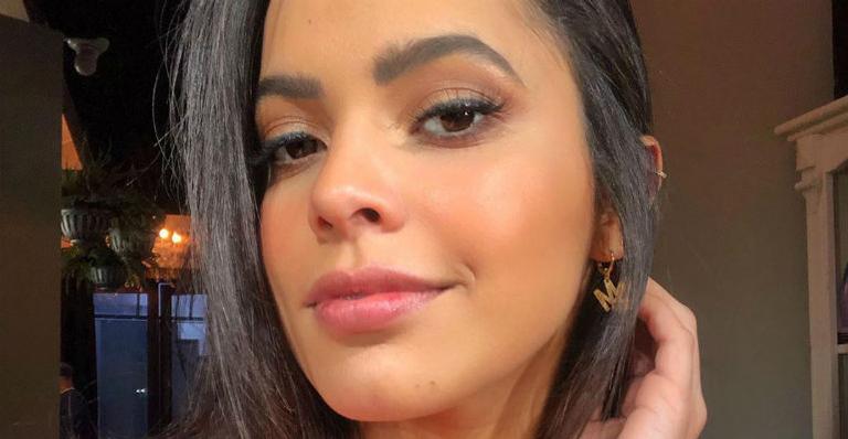 Ex-BBB Mayla Araújo deixa fãs babando pelo corpão ao aparecer só de biquíni