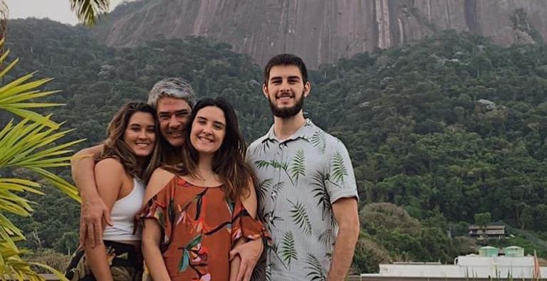 Filha de Fátima Bernardes e William Bonner posta clique produzida para curtir noite na balada