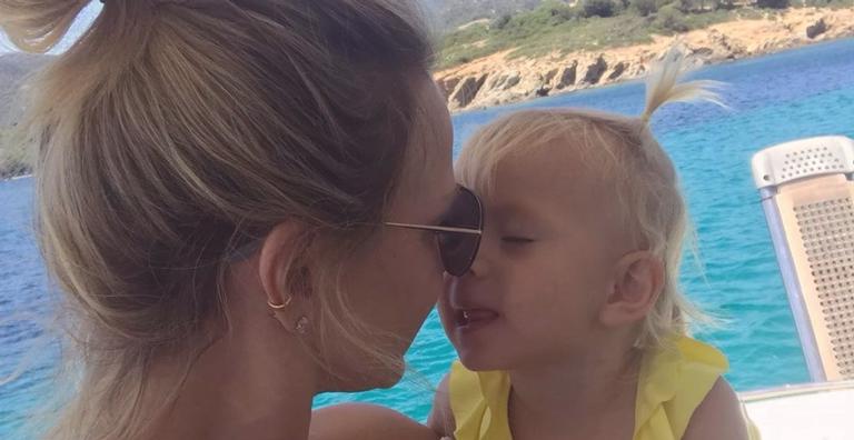 Eliana comemora aniversário da filha Manuela e compartilha clique fofo ao lado da família