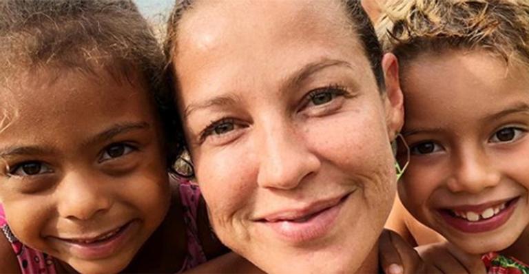 Luana Piovani abre álbum de Noronha e fãs perguntam: ”Cadê o pai?”