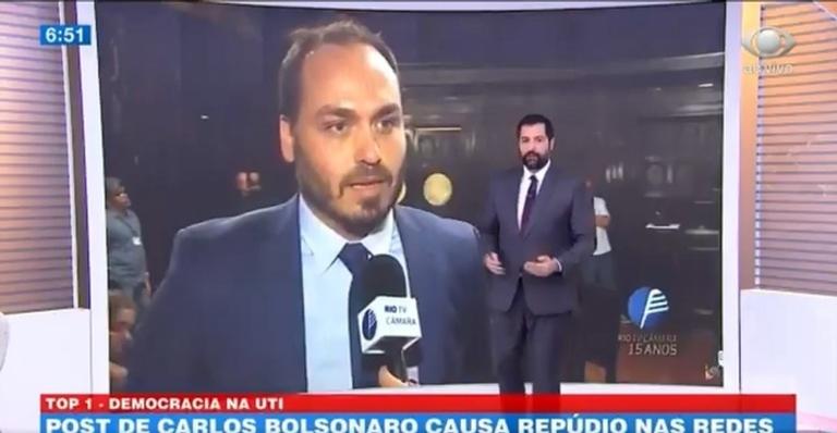 Jornalista da Band detona fala de Carlos Bolsonaro: ”Um chimpanzé faz um texto mais inteligível”