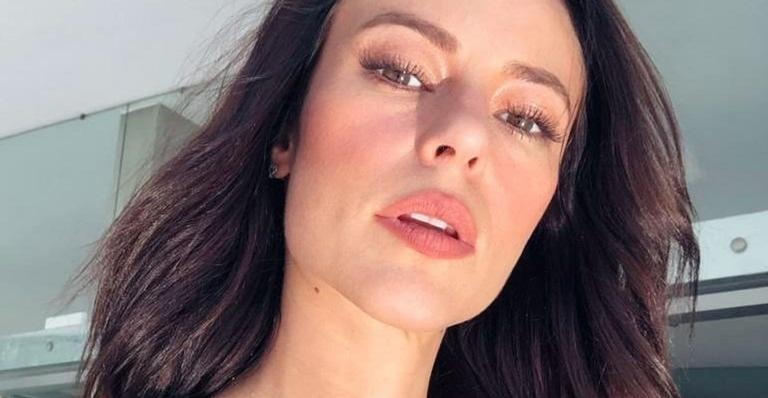 Natural, Paolla Oliveira surge de biquíni e cara lavada: ”Plena”