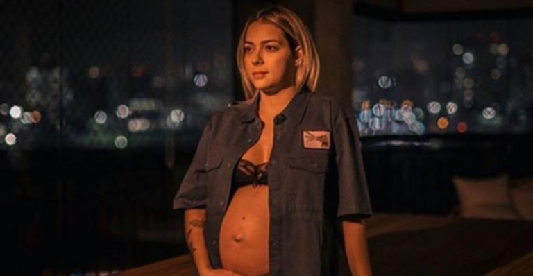 Carol Dantas fala sobre a reta final da gravidez: ”Esse mês Valentin vem”