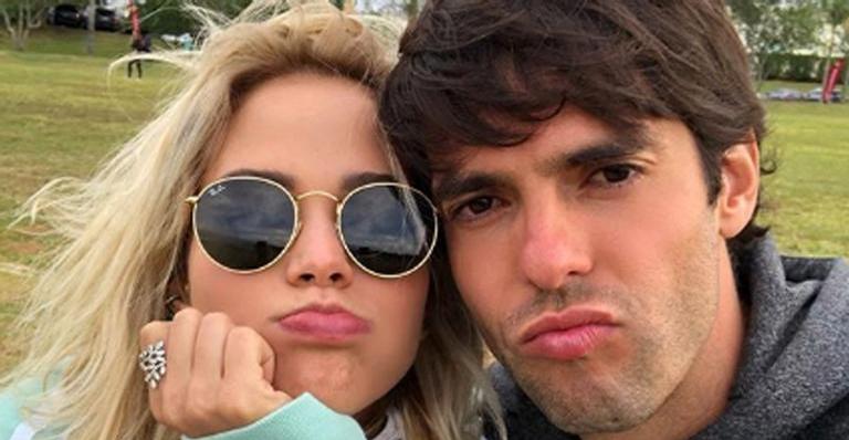 Carol Dias adota sobrenome de Kaká na web e anima os fãs