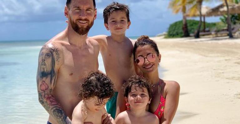 Esposa de Messi encanta os fãs ao mostrar o filho imitando o pai