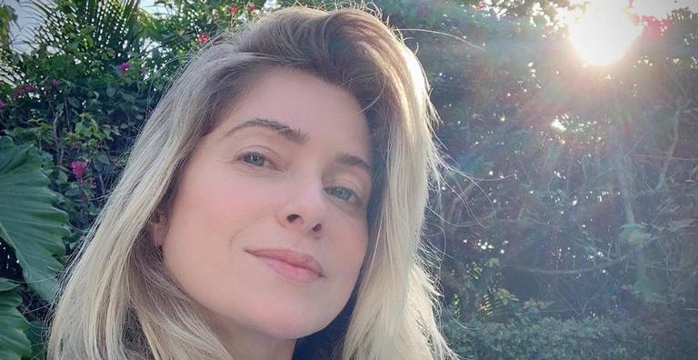 Letícia Spiller curte o dia em uma cachoeira e divide clique do momento: ”Olá natureza”