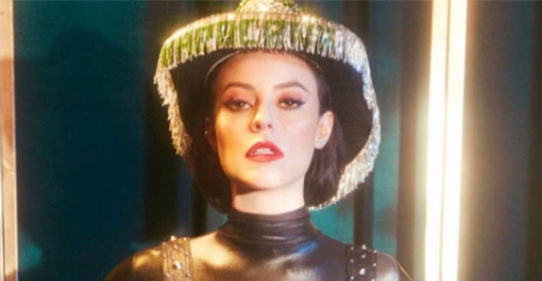Paolla Oliveira sensualiza com look cowgirl sexy e quebra a internet